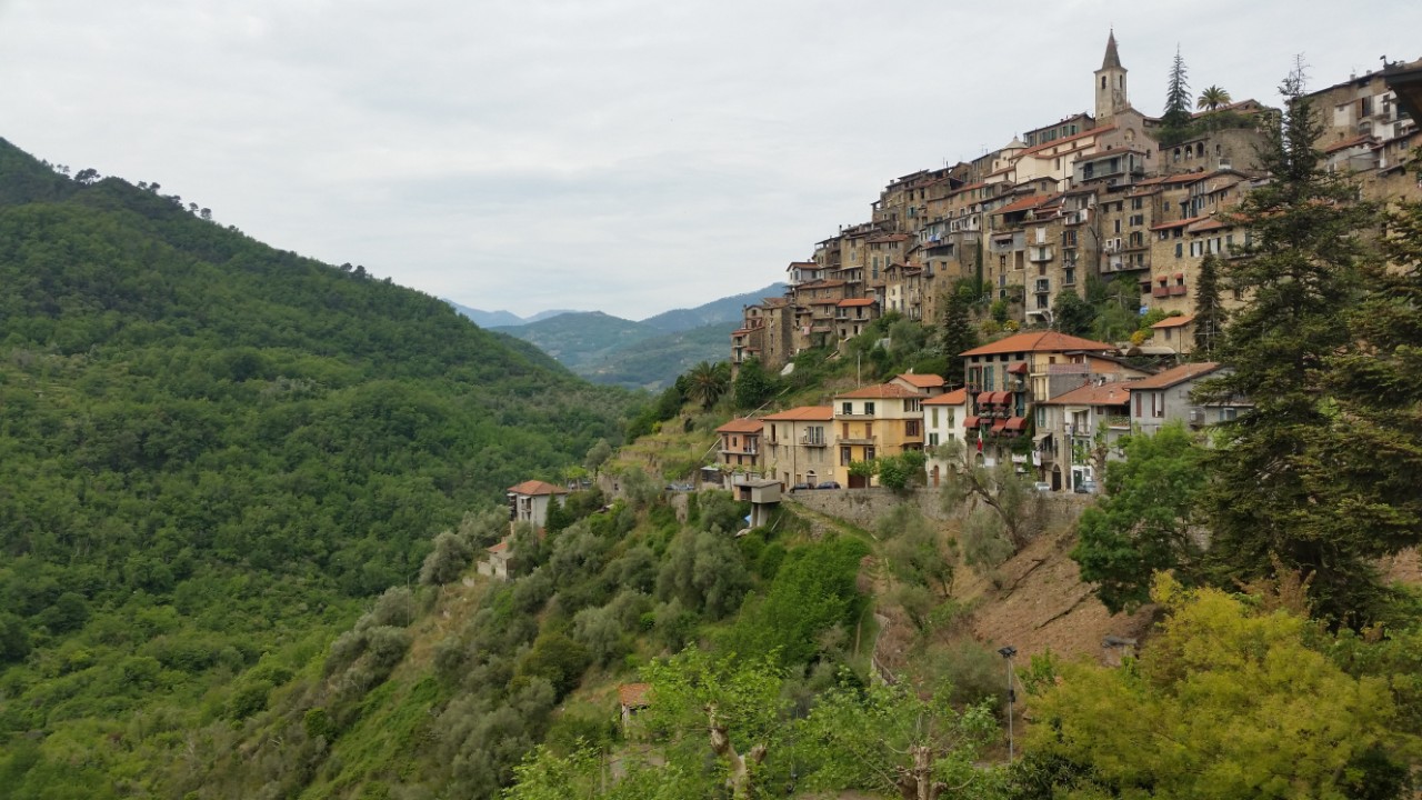 1574688790Day12Apricale.jpg